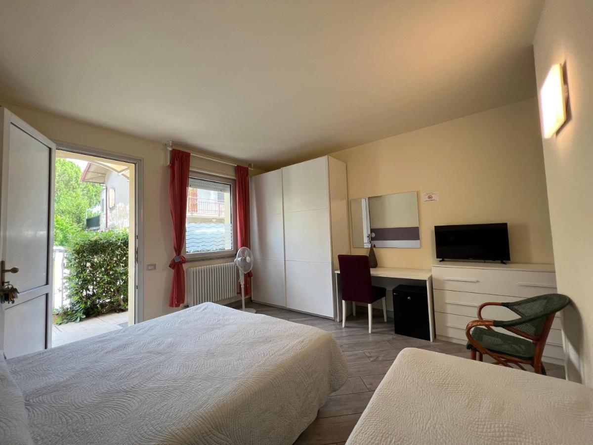 Hotel Locanda Rosy Каттоліка Екстер'єр фото