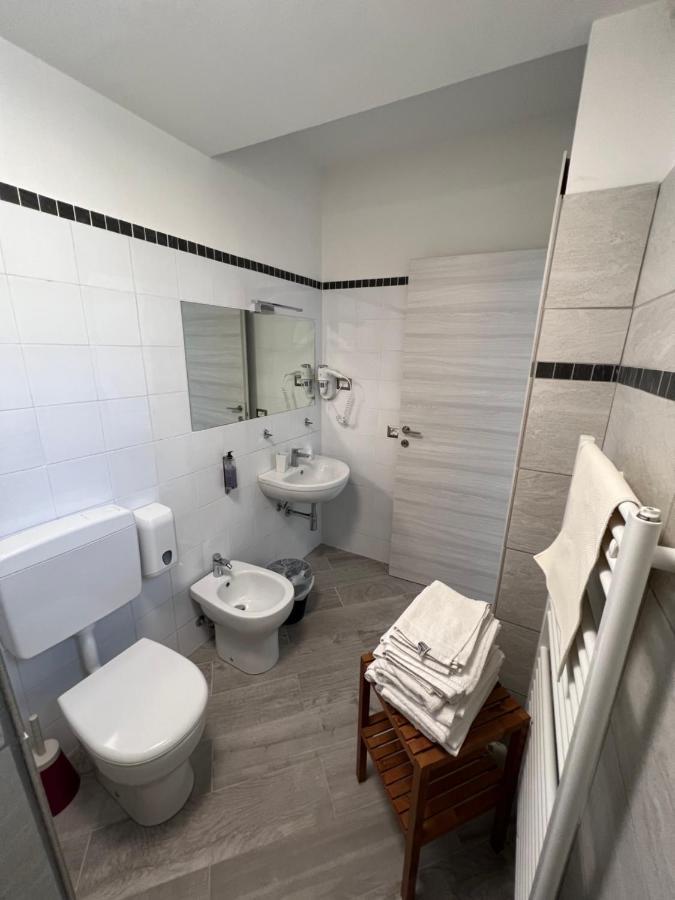 Hotel Locanda Rosy Каттоліка Екстер'єр фото