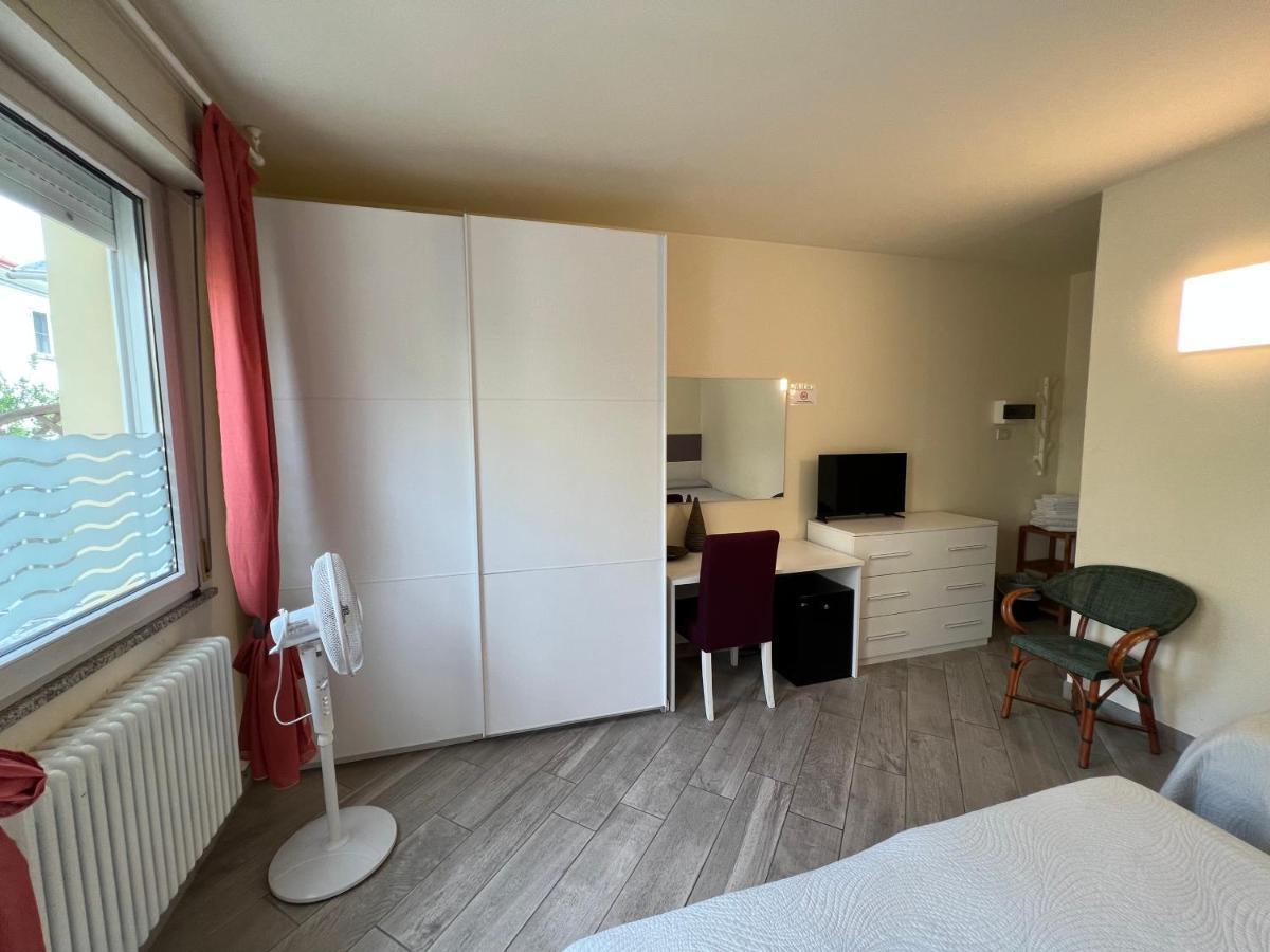 Hotel Locanda Rosy Каттоліка Екстер'єр фото