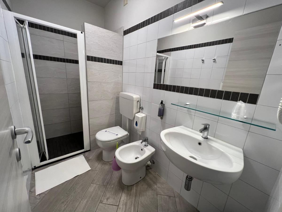Hotel Locanda Rosy Каттоліка Екстер'єр фото