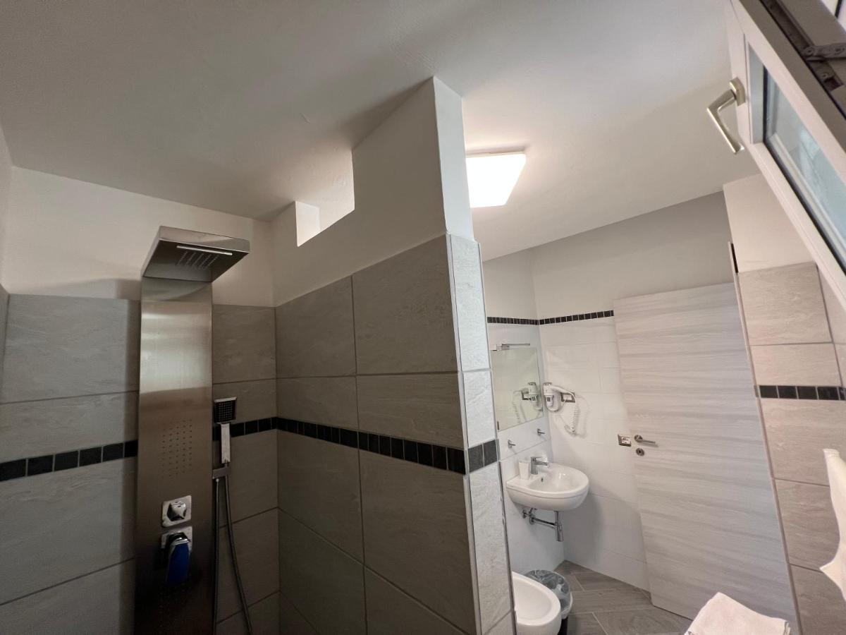Hotel Locanda Rosy Каттоліка Екстер'єр фото