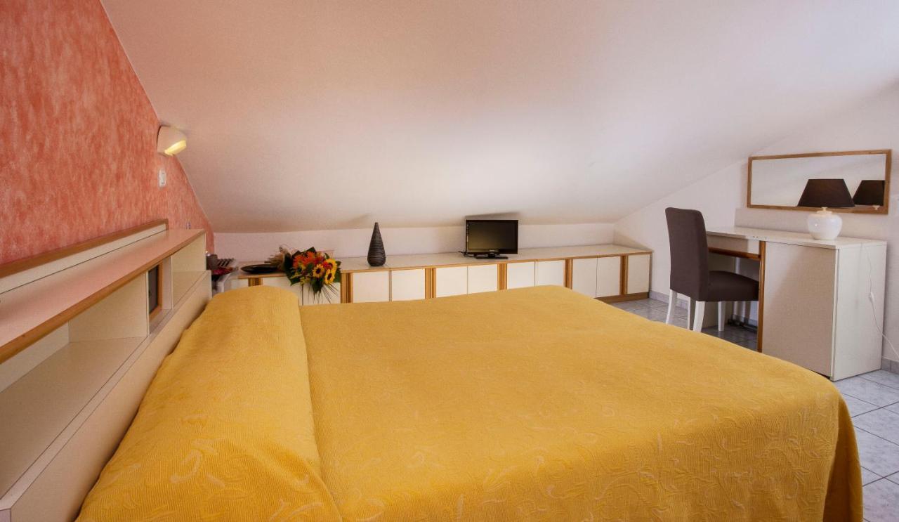 Hotel Locanda Rosy Каттоліка Номер фото