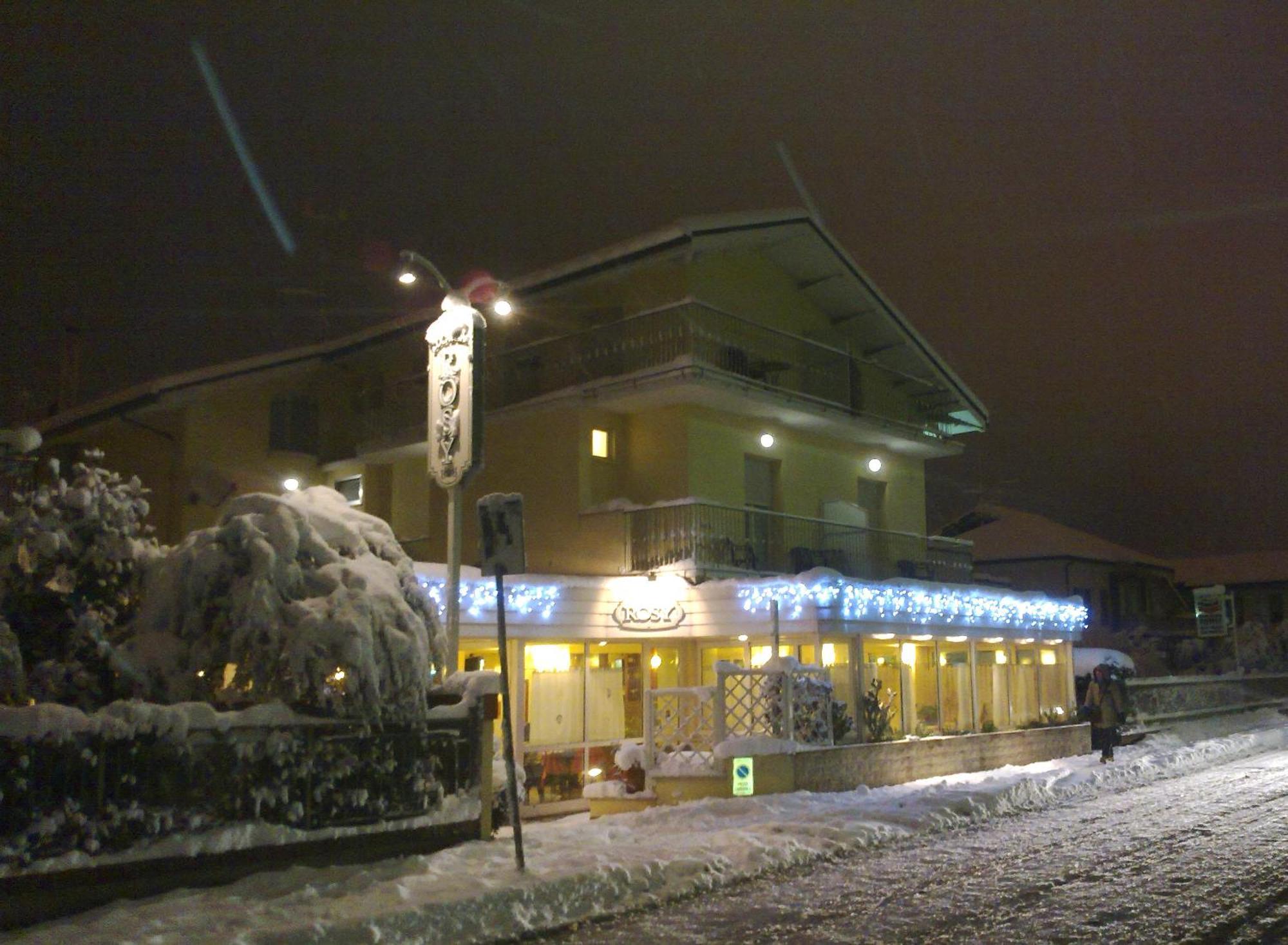 Hotel Locanda Rosy Каттоліка Екстер'єр фото