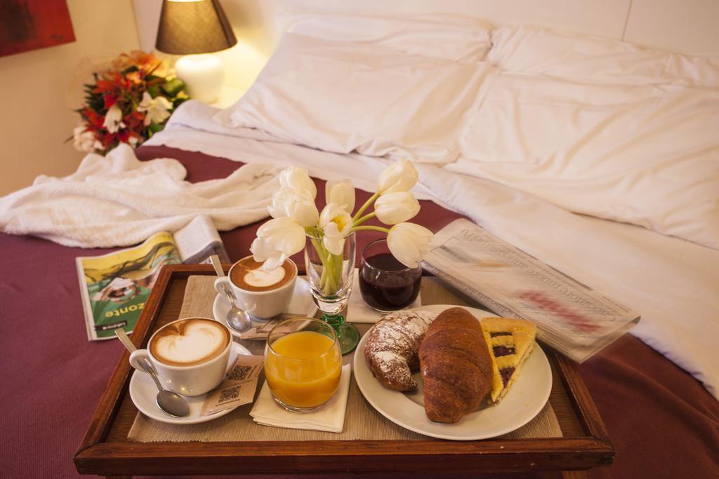 Hotel Locanda Rosy Каттоліка Екстер'єр фото