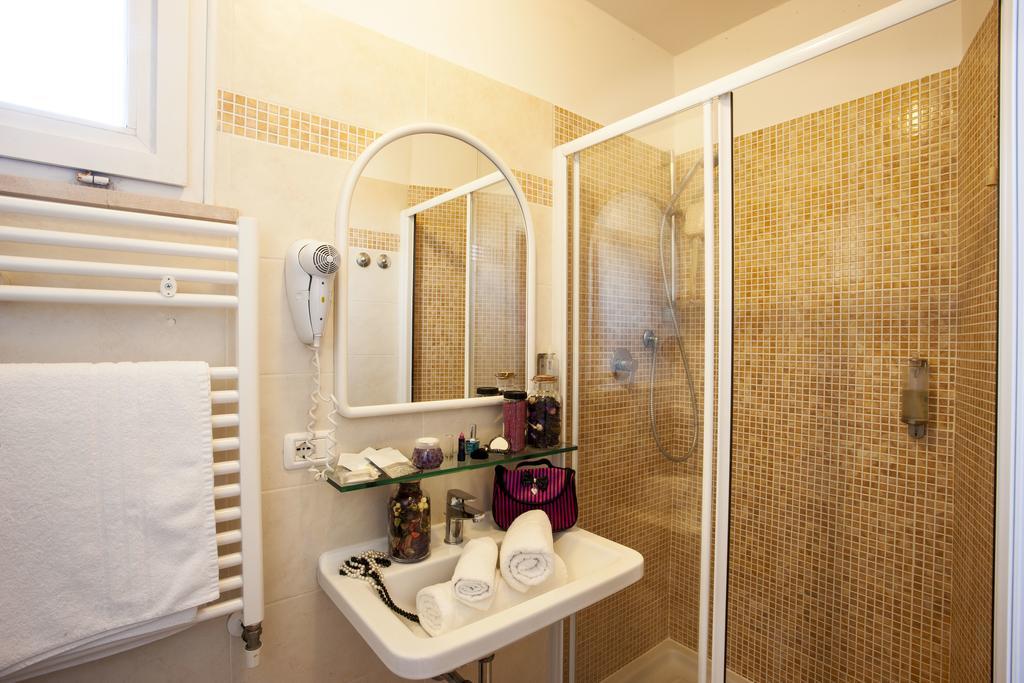 Hotel Locanda Rosy Каттоліка Номер фото