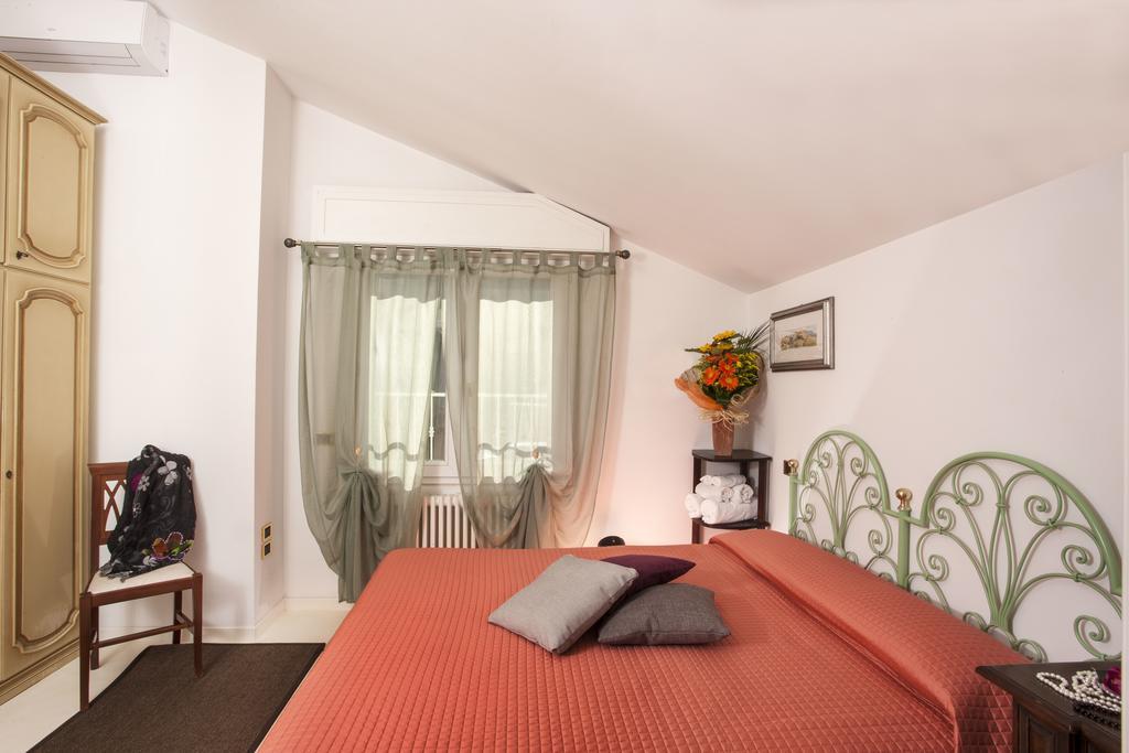 Hotel Locanda Rosy Каттоліка Номер фото