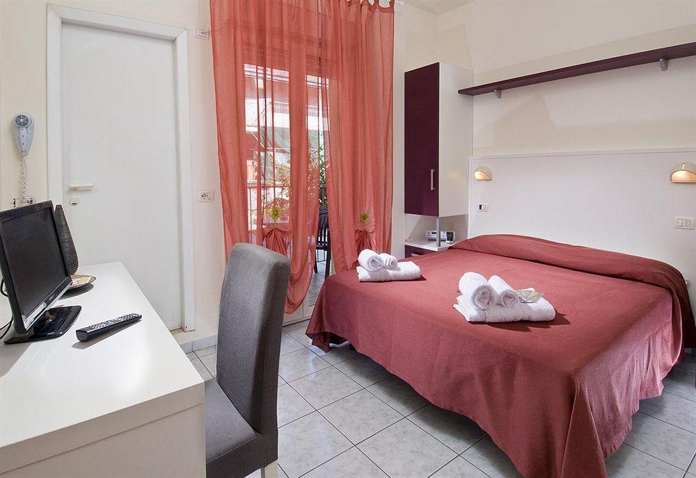 Hotel Locanda Rosy Каттоліка Екстер'єр фото