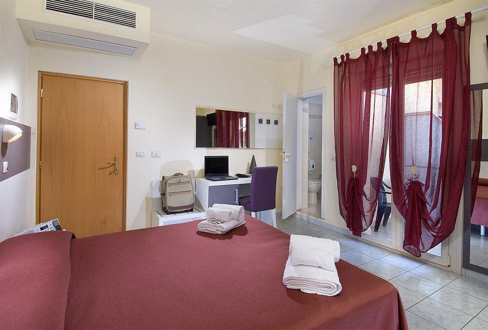 Hotel Locanda Rosy Каттоліка Екстер'єр фото