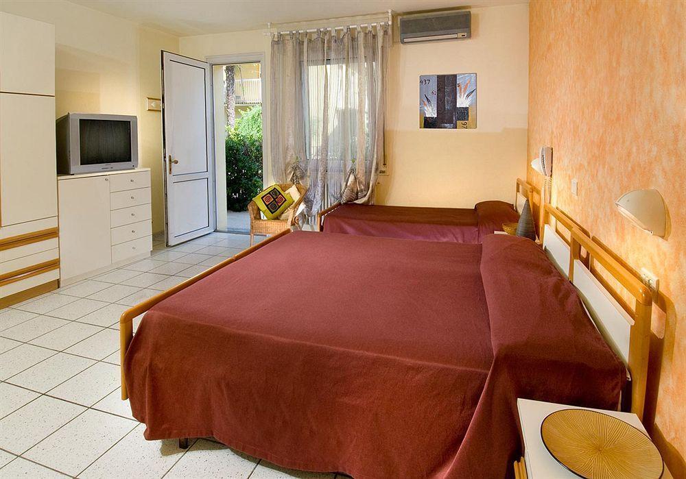 Hotel Locanda Rosy Каттоліка Екстер'єр фото