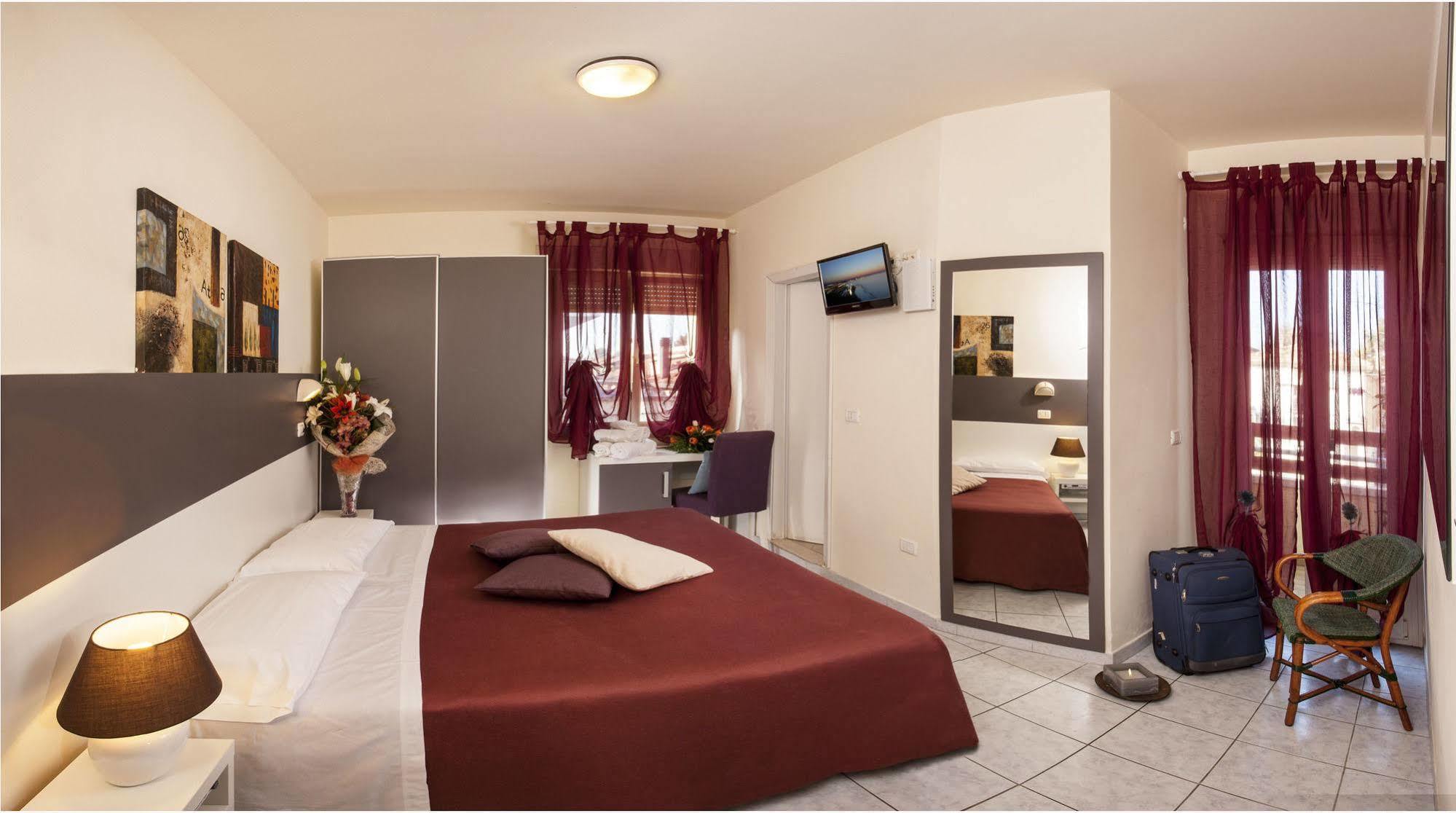 Hotel Locanda Rosy Каттоліка Екстер'єр фото